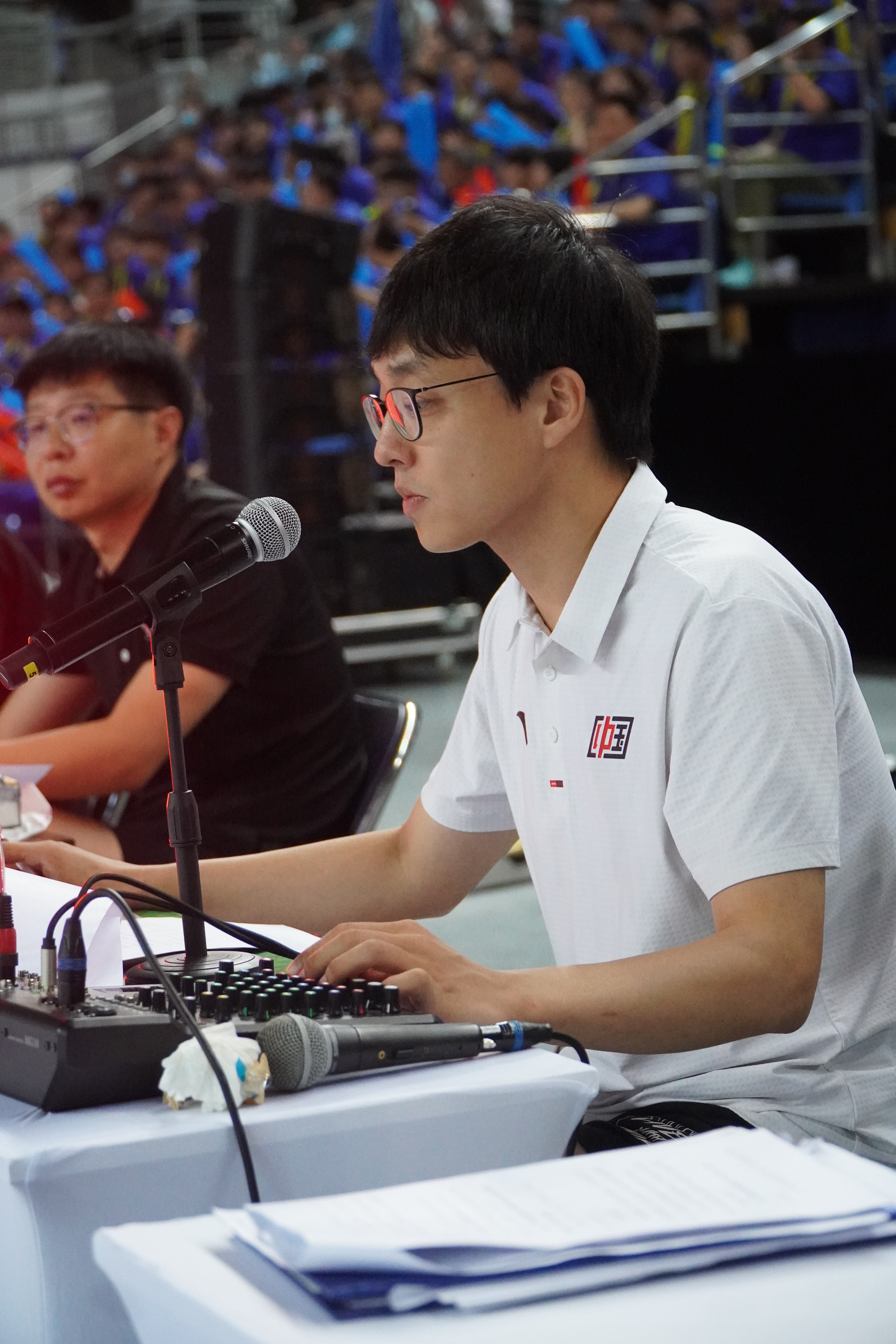 角逐亚洲强手，球员奋力冲刺赢得胜利的简单介绍