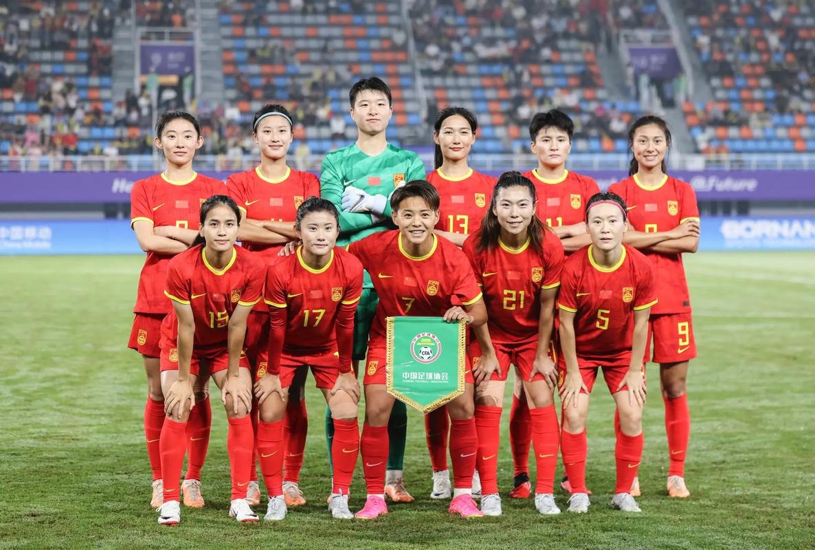 加拿大女足队员表现抢眼，获得好评