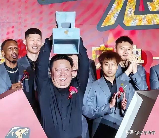 关于四川男篮组银河战舰，全运会也玩金元篮球？的信息