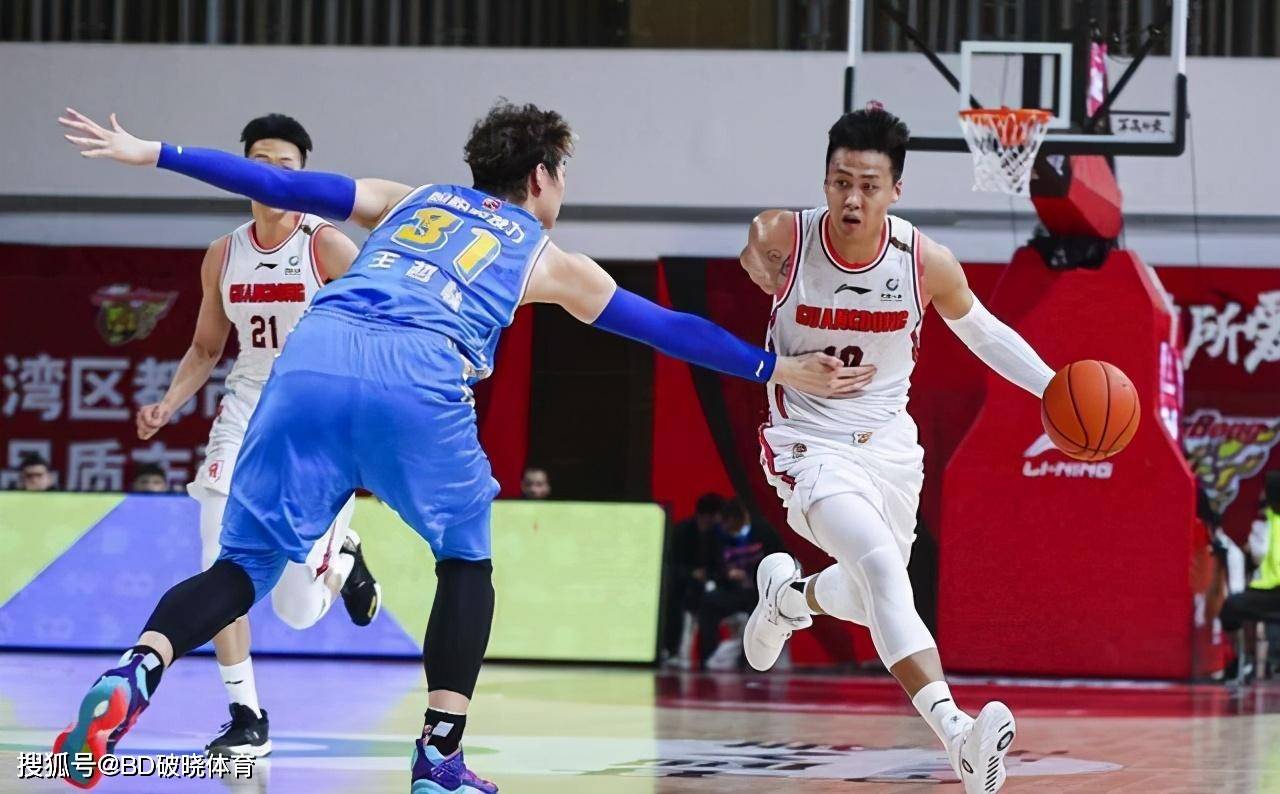 湖北男篮惜败对手，内线篮板劲道需加强